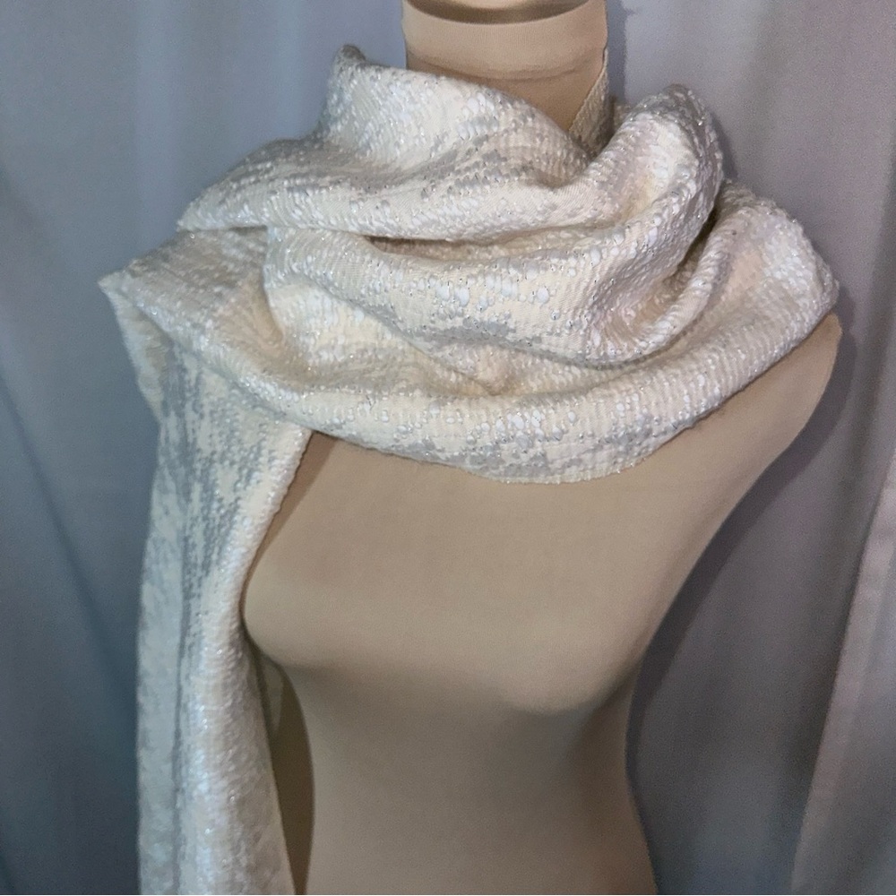Badgley‎ Mischka Ivory Boucle Knit Scarf 83x20 Metallic Fiber Accent Only Money